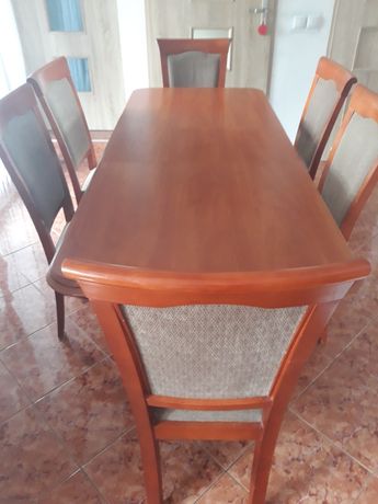 Stół z krzesłami drewniany