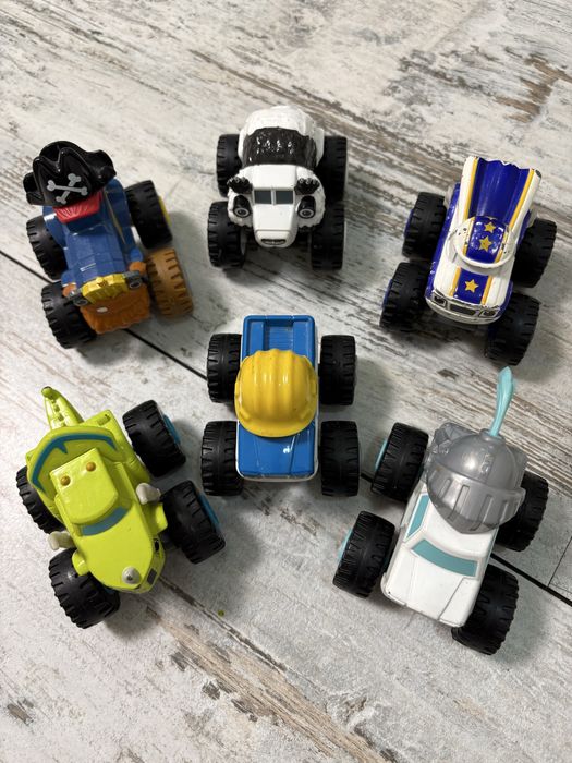 Чудо машинки від Matell Fisher price металеві