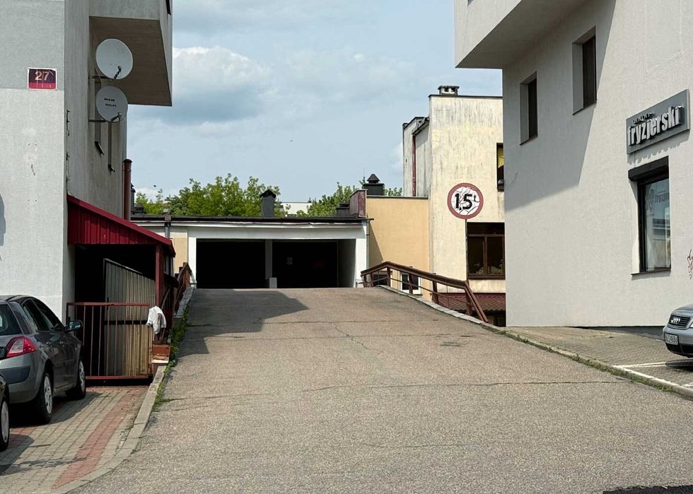 Wynajmę    garaż
