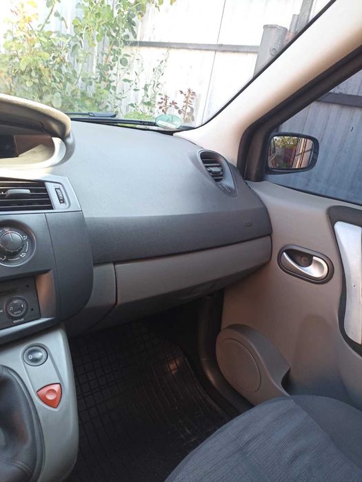 Рено Грант сценік