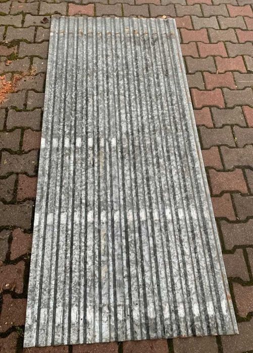 Blacha trapezowa 2 mm z demontażu ocynk 2x0,9m, 30 zł/arkusz