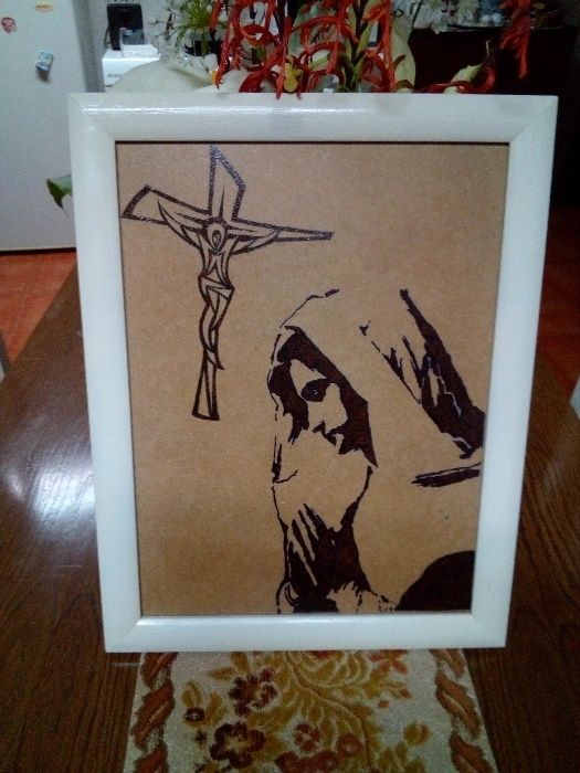 Quadro com imagem de nossa Senhora pirogravado