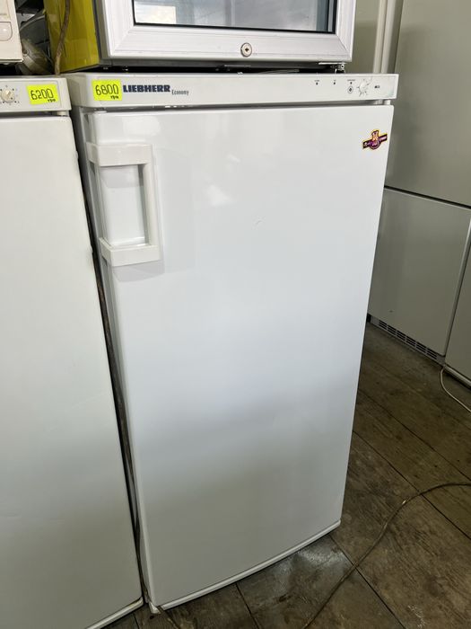 Витрина холодильна LIEBHERR, професійна  360 літрів .