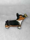 Pin przypinka broszka piesek Welsh Corgi Pembroke z motylkiem Nowa