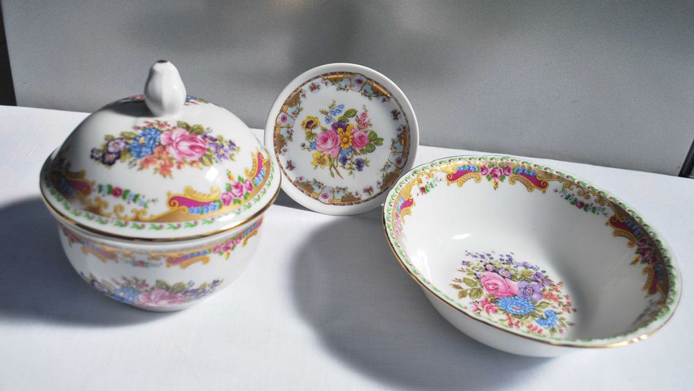 Guarda-jóias, taça e pequeno prato em porcelana Limoges