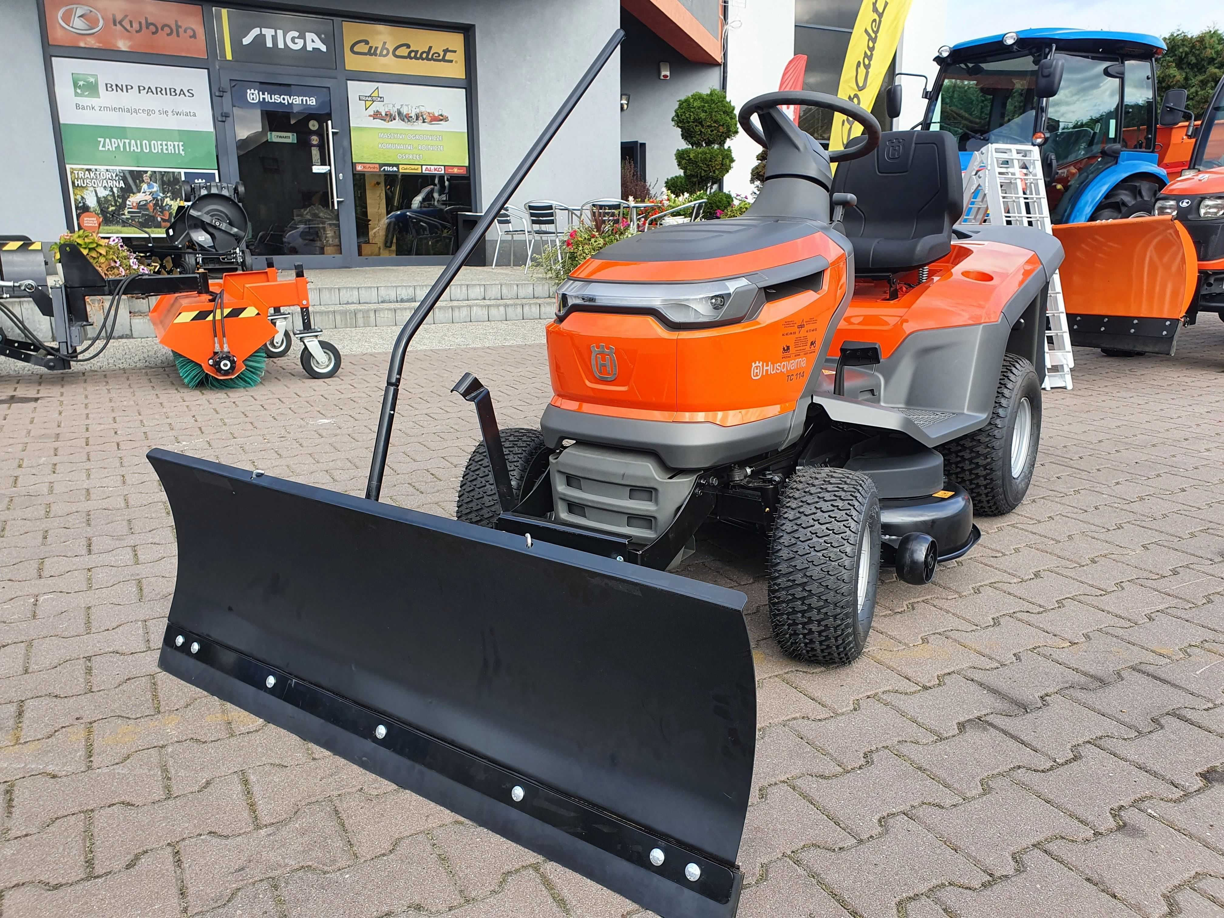 Traktorek kosiarka Husqvarna TC 114 z pługiem Akcja Zima