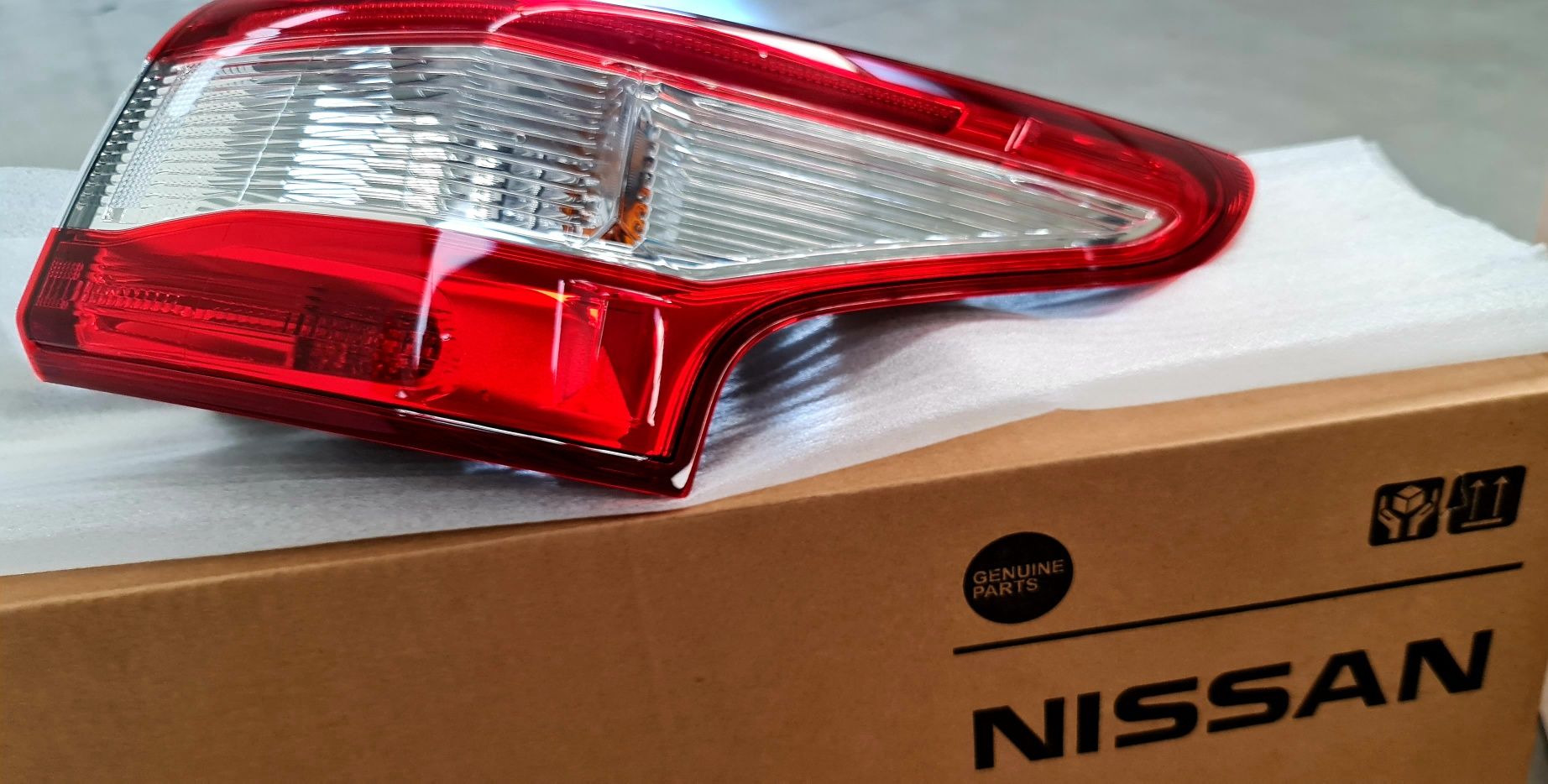 Farolin Traseiro Direito Nissan 2014->