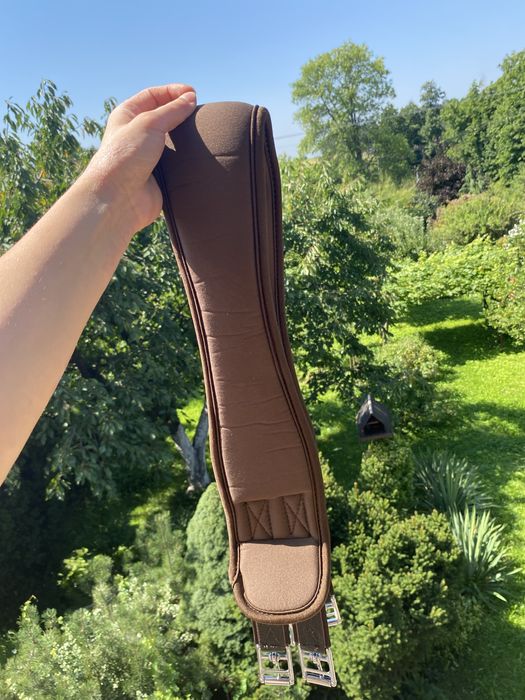 Popręg brązowy anatomiczny Brytyjskiej marki Arma Anatomic 120 cm