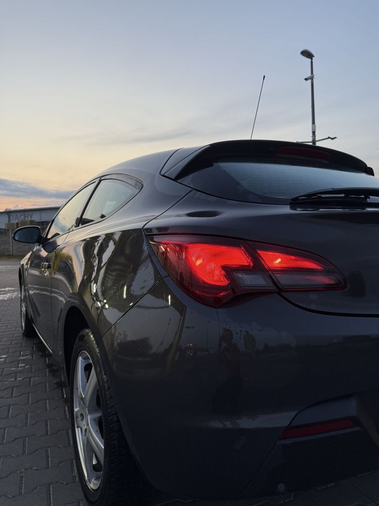 Opel Astra GTC 2013