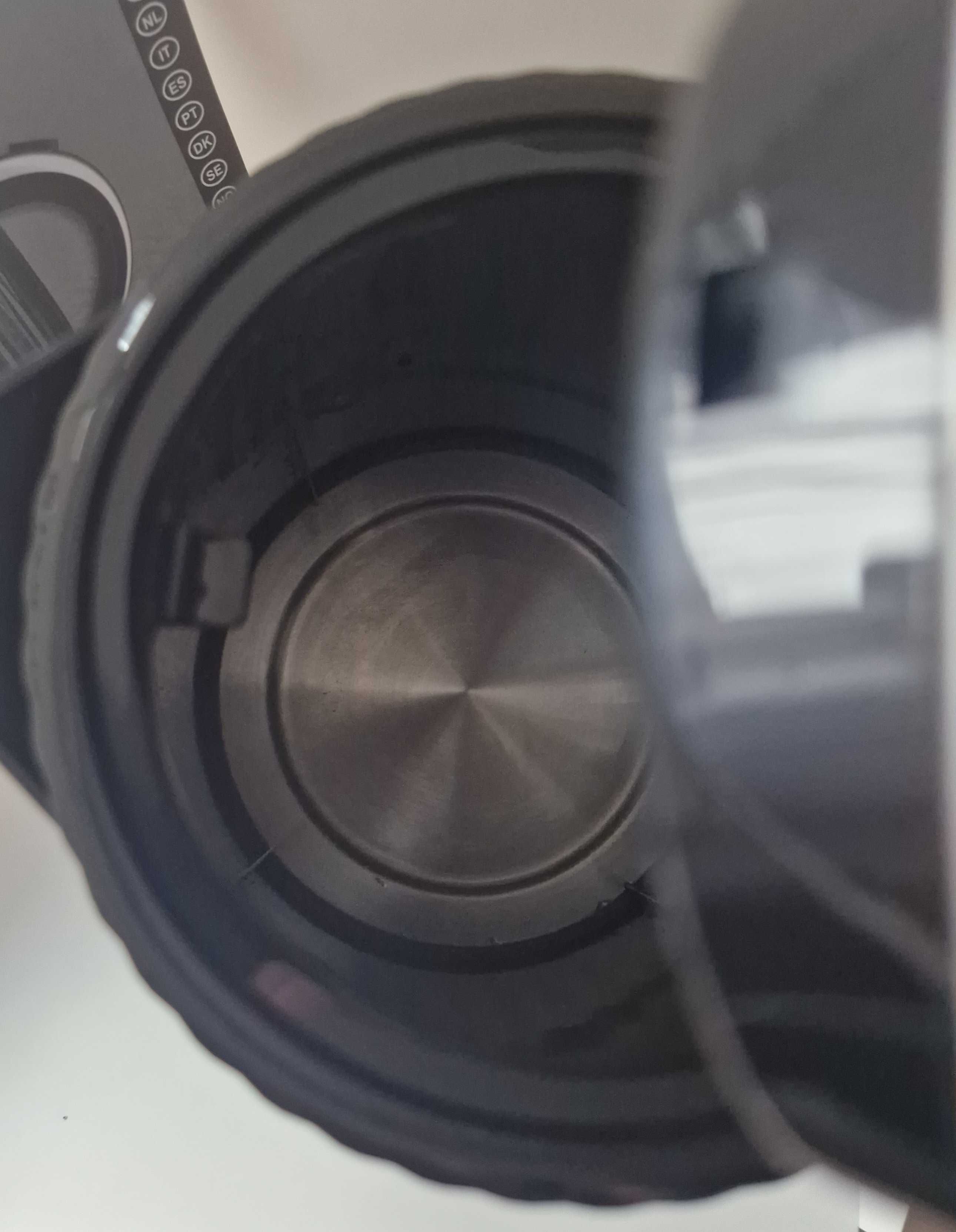 Czajnik elektryczny Russell Hobbs Eden  1,7L 2400W Czarny