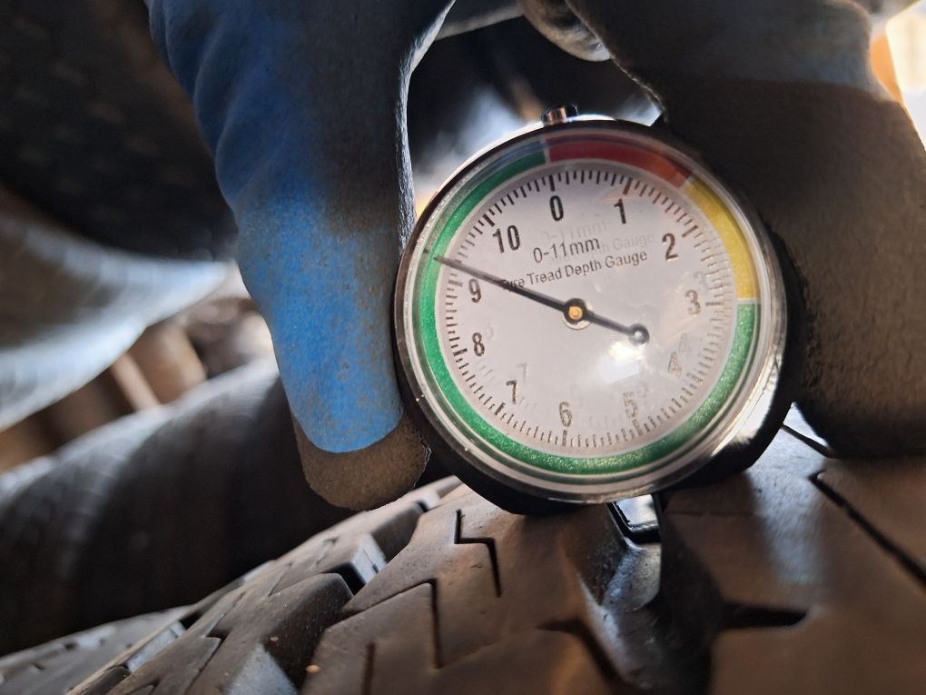 Продам шини 205 75 16с Firestone ,в стані нових