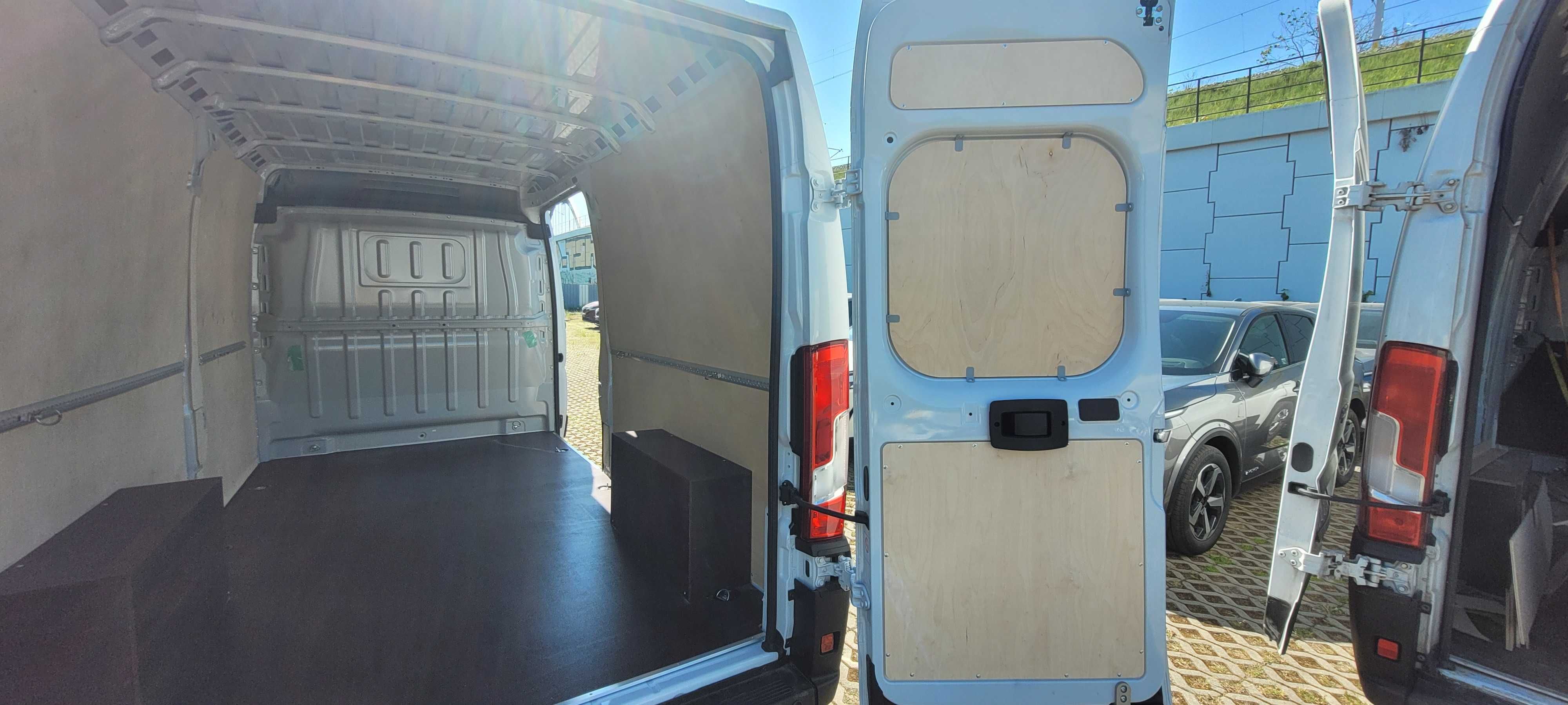 Zabudowa przestrzeni ładunkowej Fiat Ducato Opel Movano L4H2 sklejka