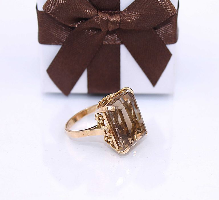 Złoty pierścionek p.585/9,73g z jasnobrązowym kamieniem