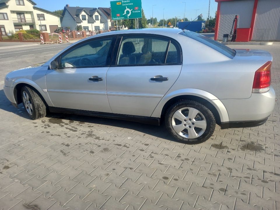 Sprzedma vectre c 1.8 benzyna