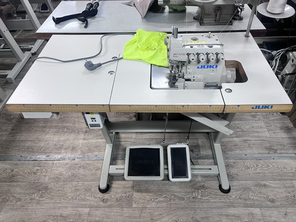 Overlock Owerlok Juki MO-6704S 4 nitkowy Super Stan! Servo 230V