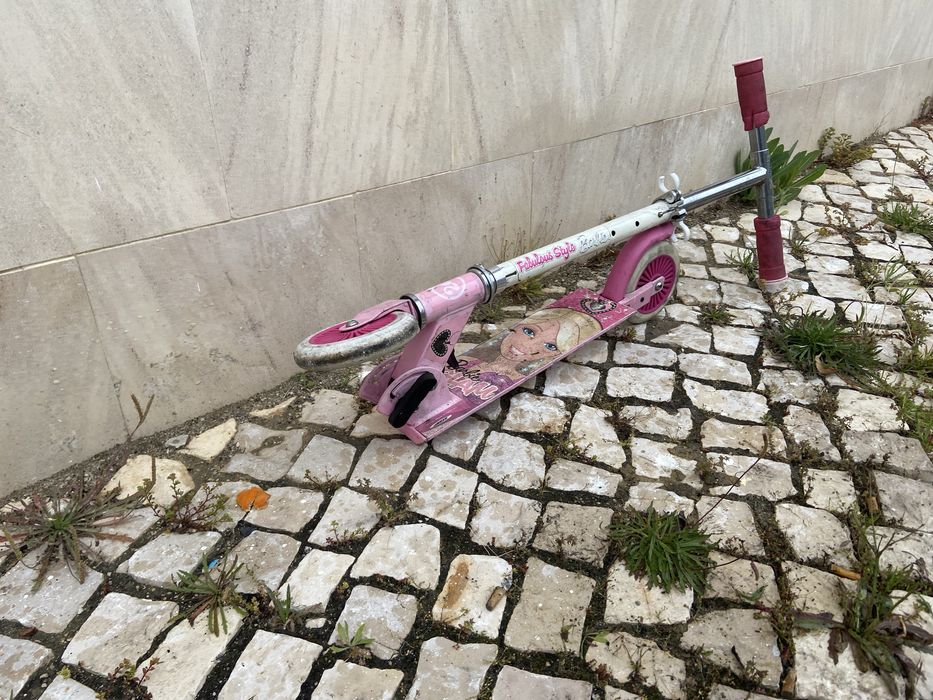 Trotinete Barbie Glam dobrável – usada mas funcional