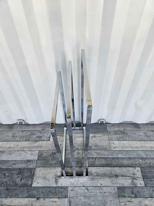 Chromowany stojak na ręczniki