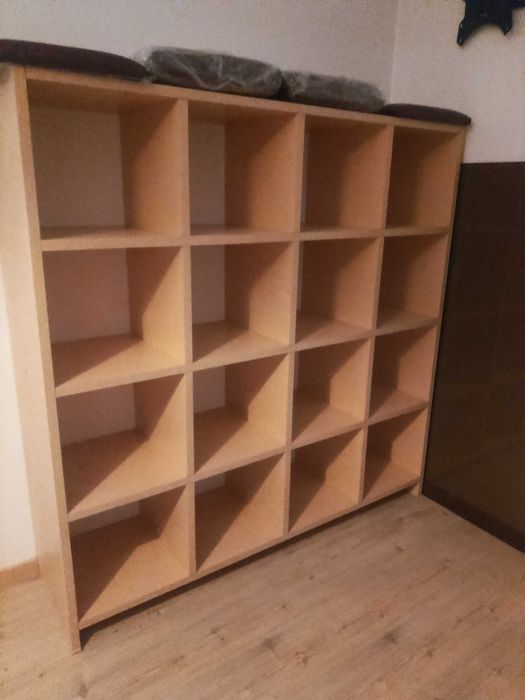 Estante de arrumação.