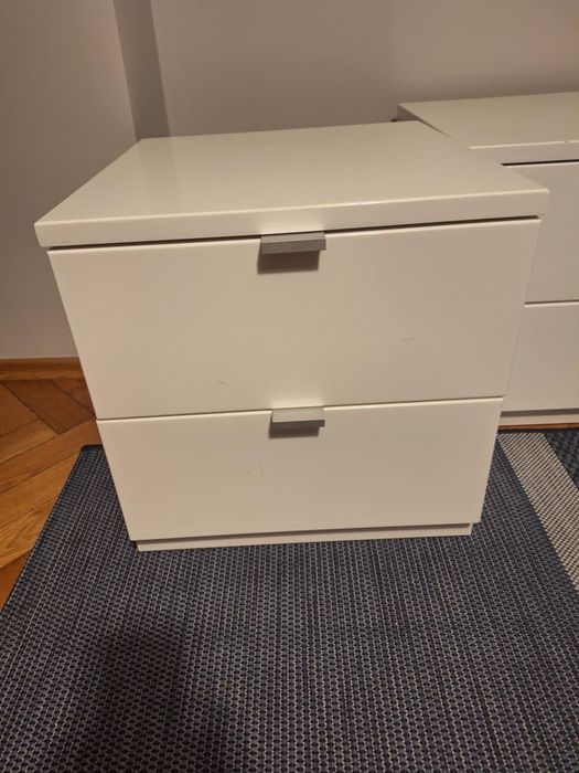 Dwa stoliki nocne białe z szufladami