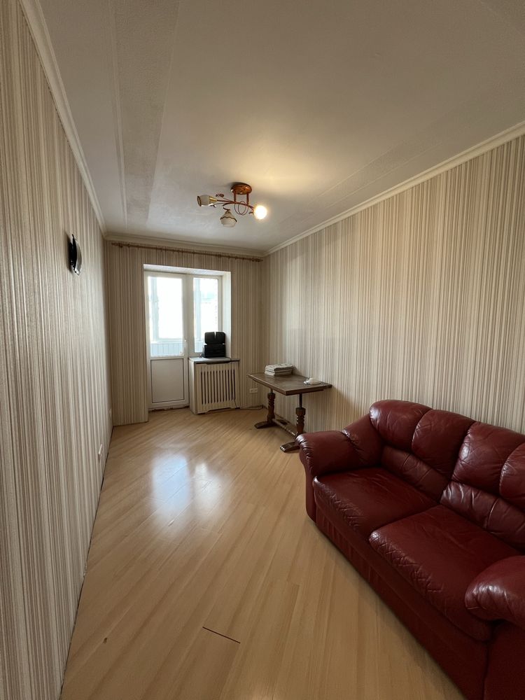 Продам 5 кімнатну квартиру,Варшавський ринок вул.Кравчука