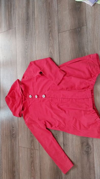Czerwona bluza r. 128/134 płaszczyk