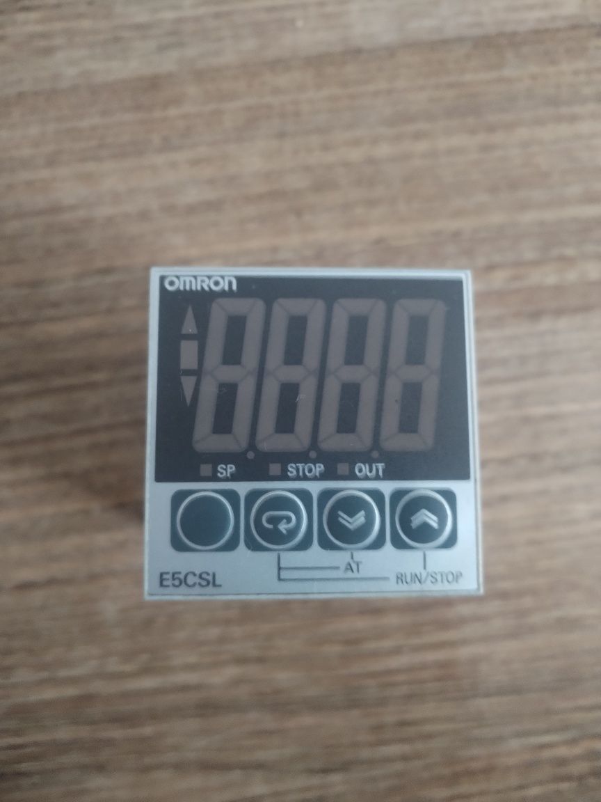 Regulator temperatury omron E5CSL RTC 103