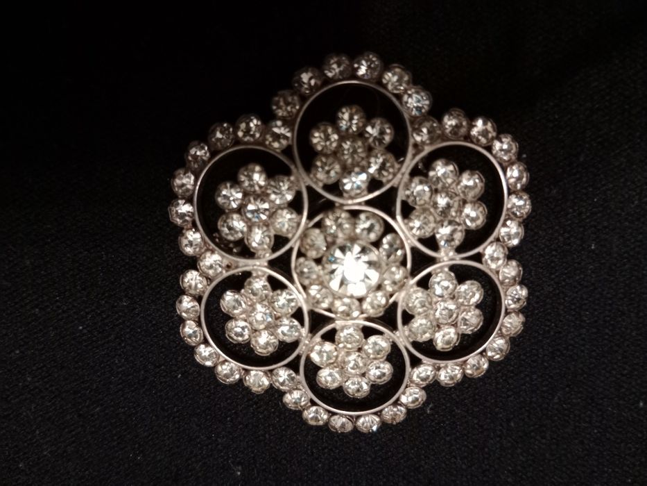 Продам брошку 1550 грн.,