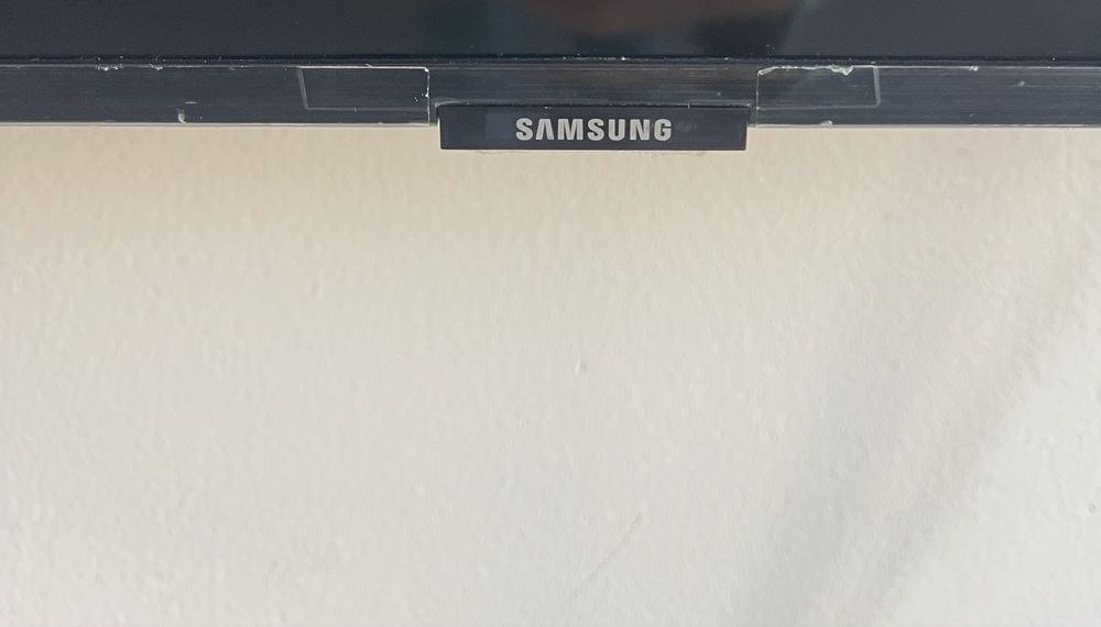 50€ Vendo TV SMART SANSUNG 40” com suporte de parede incluido