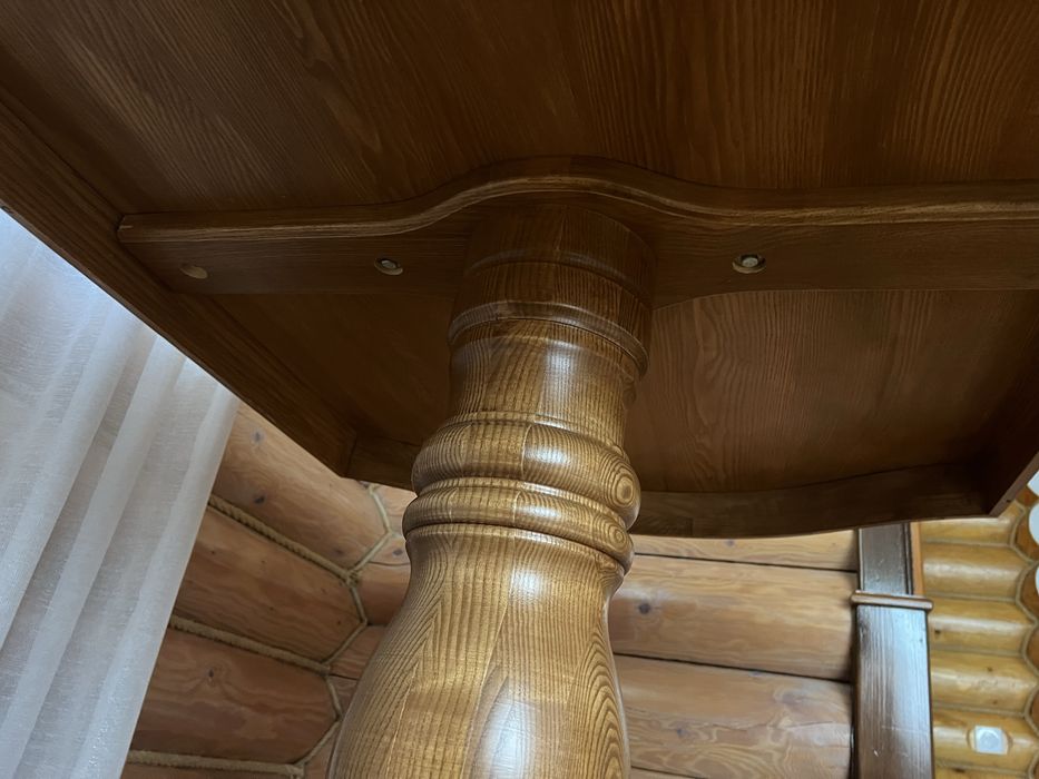 Стіл з ясіння в ідеальному стані