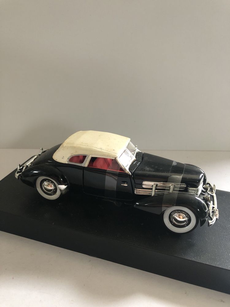 Miniatura Cord 812 Supercharged escala 1:32