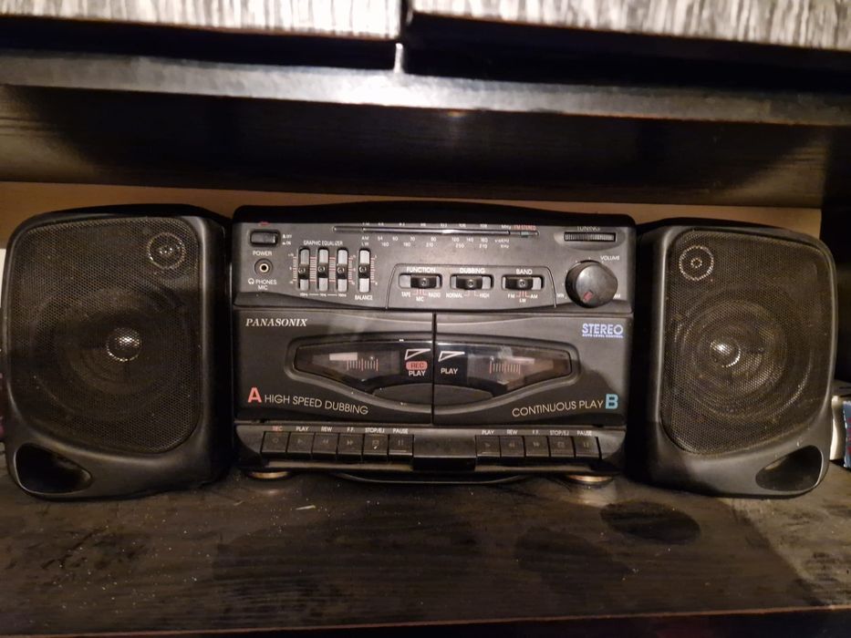 Zabytkowy sprzęt grający rożne