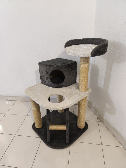 Arranhador  altura. 1.00 mt