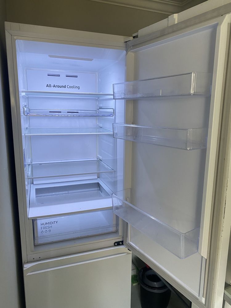 Frigorífico com congelador Samsung, excelente estado