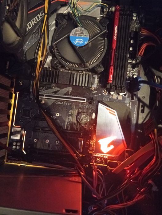 Aorus B360 Gaming 3 WIFI + i5 9400F + 8GB DDR4 HyperX + Zasilacz