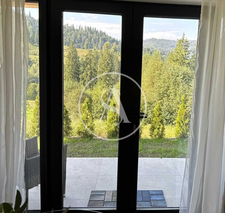 Сучасний будинок в котеджному містечку в Карпатах Славське (Славсько)