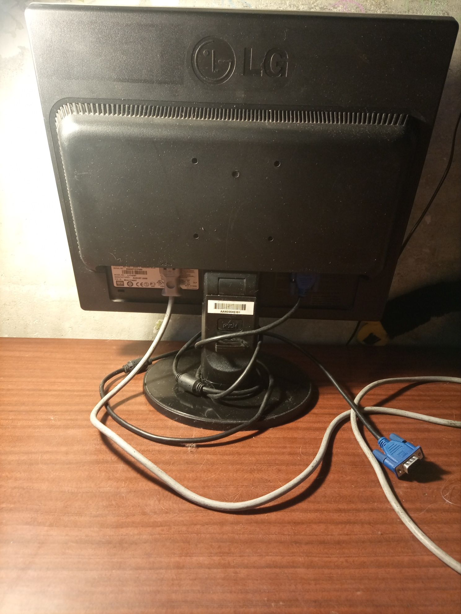 LG (L1742ST) монитор