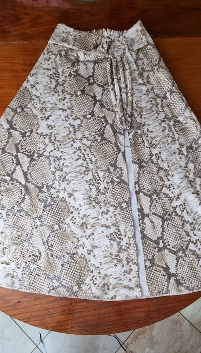 Spódniczka letnia, imitacja wężowej skórki roz. uniwersalny