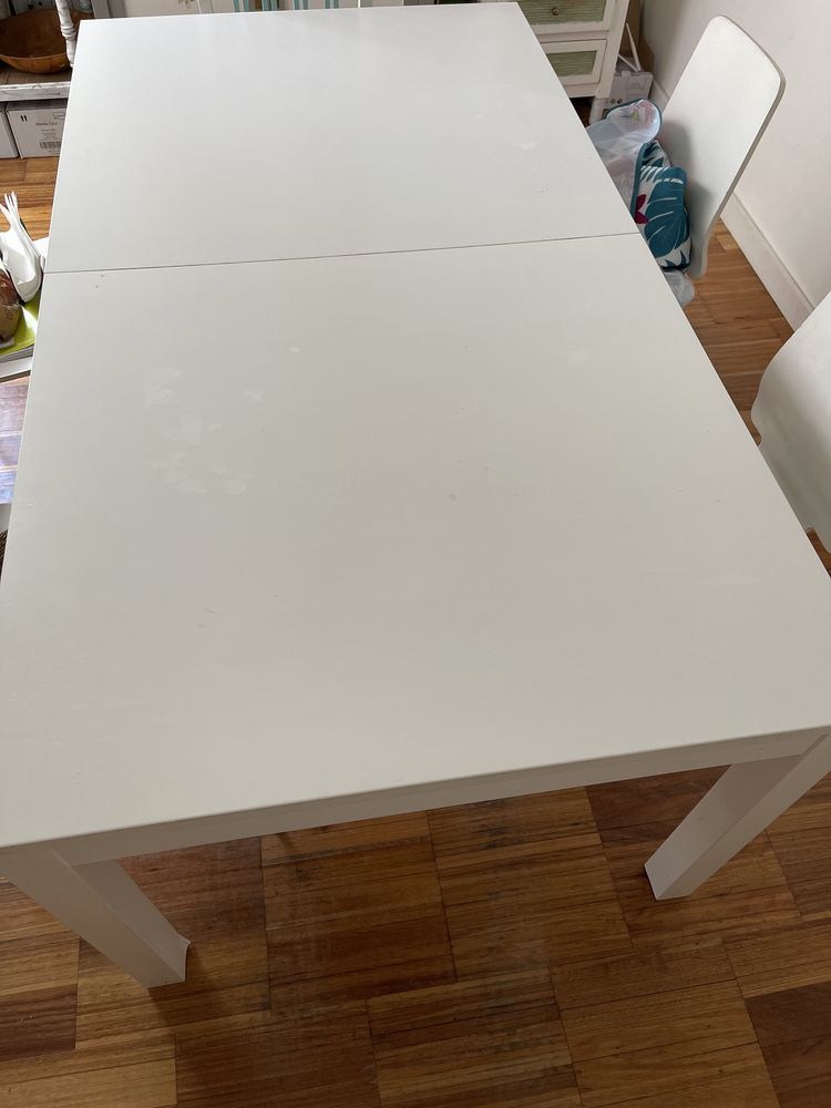 Mesa extensível e 6 cadeiras