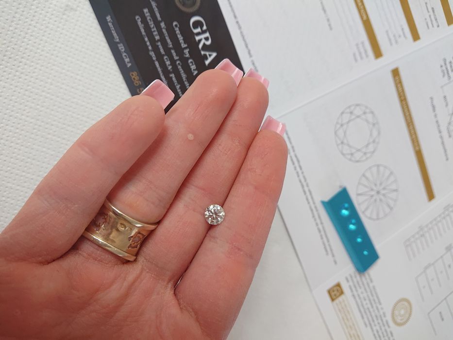 Z certyfikatem Moissanit 1 carat