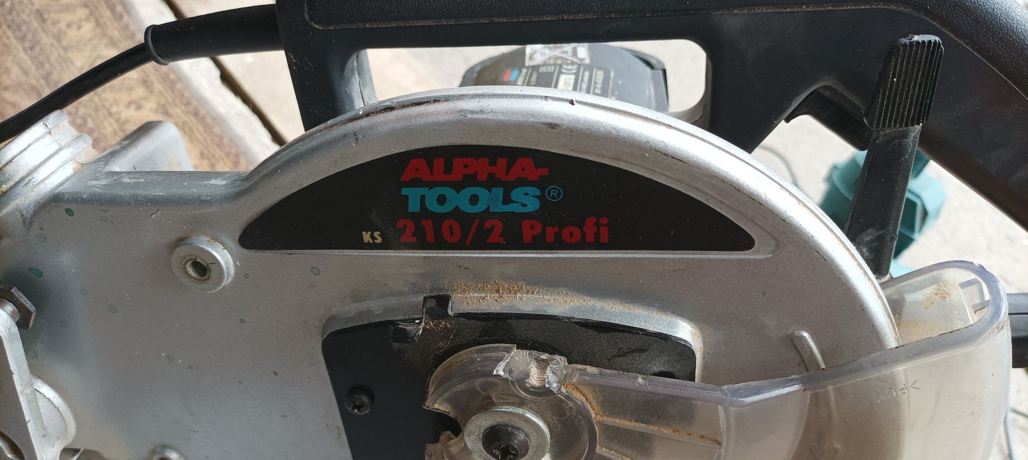 Продам торцовочну пилу alpha tools 210/2