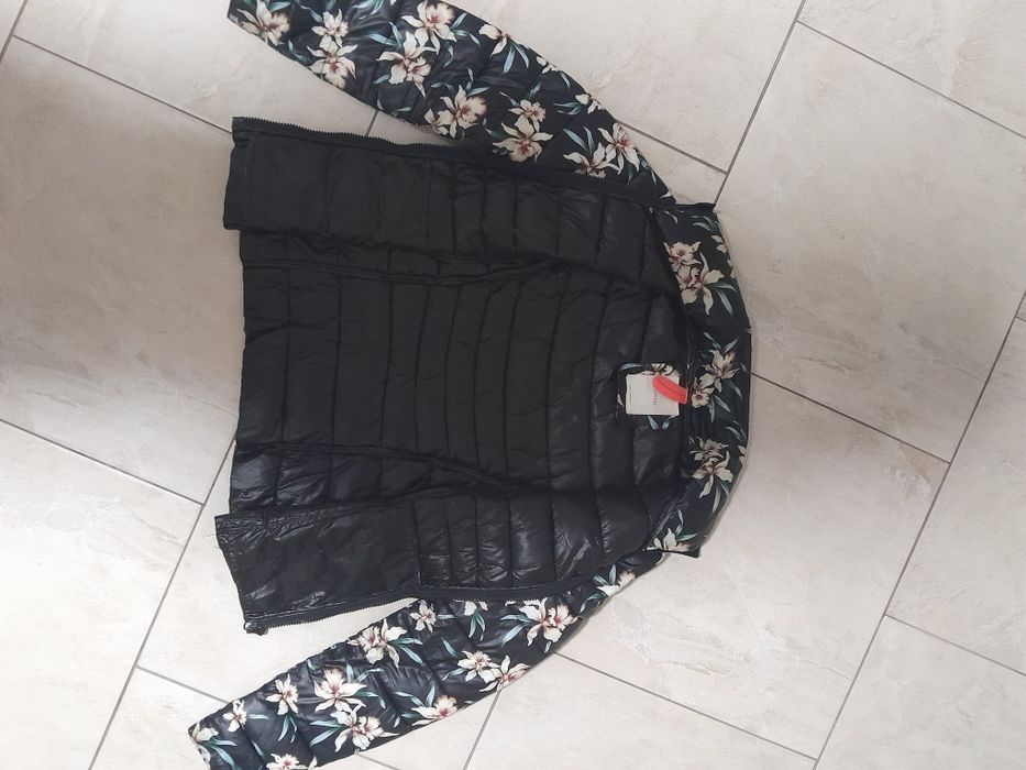 Продам жіночу демісезонну куртку