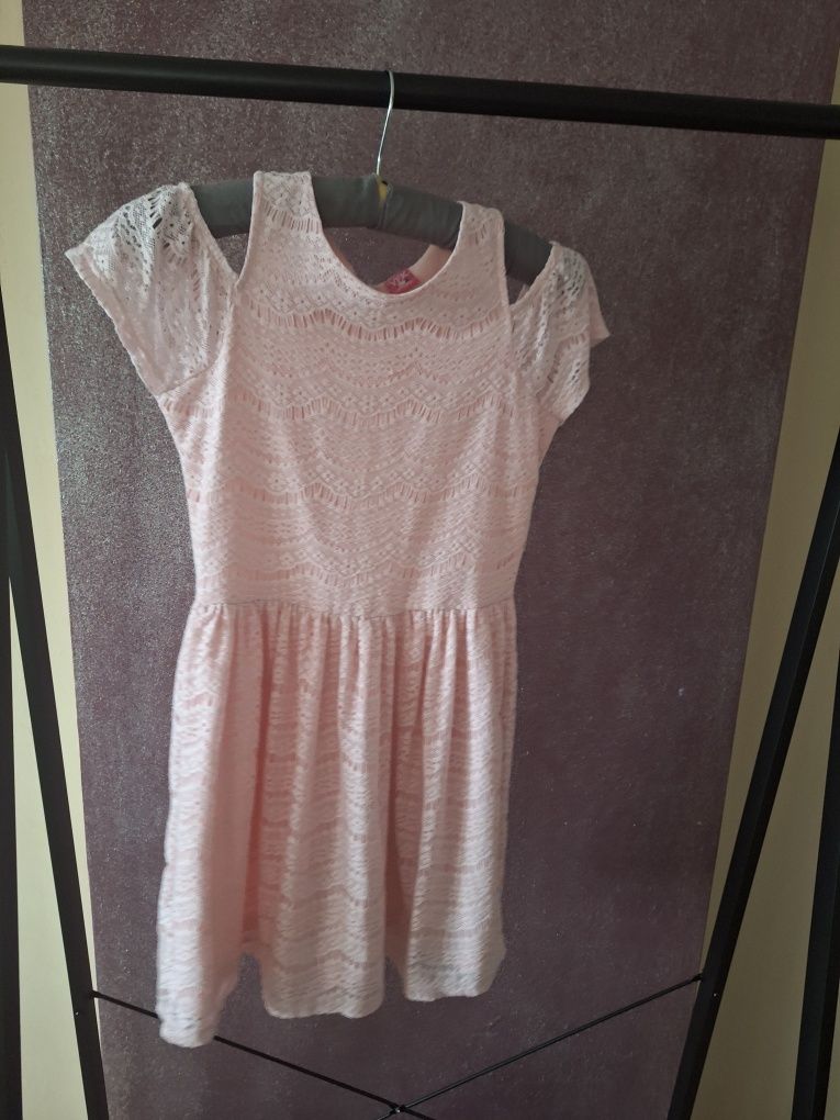 Różowa sukienka elegancką rozmiar 146-152