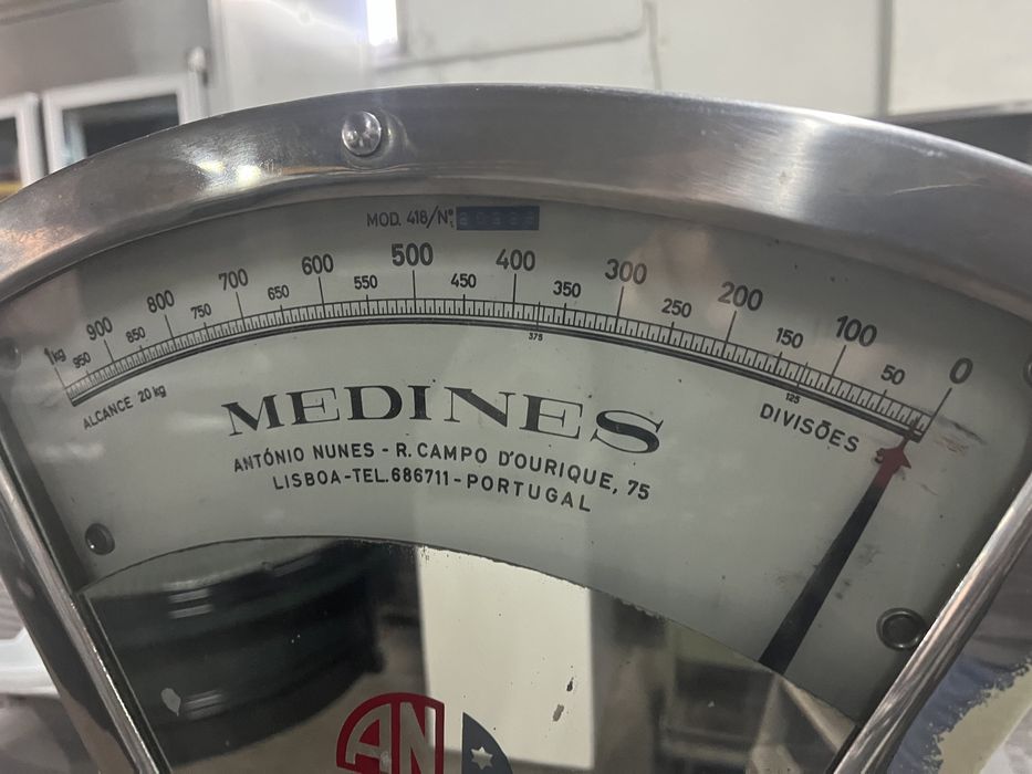 Balança antiga em inox com pesos MEDINES 20kg