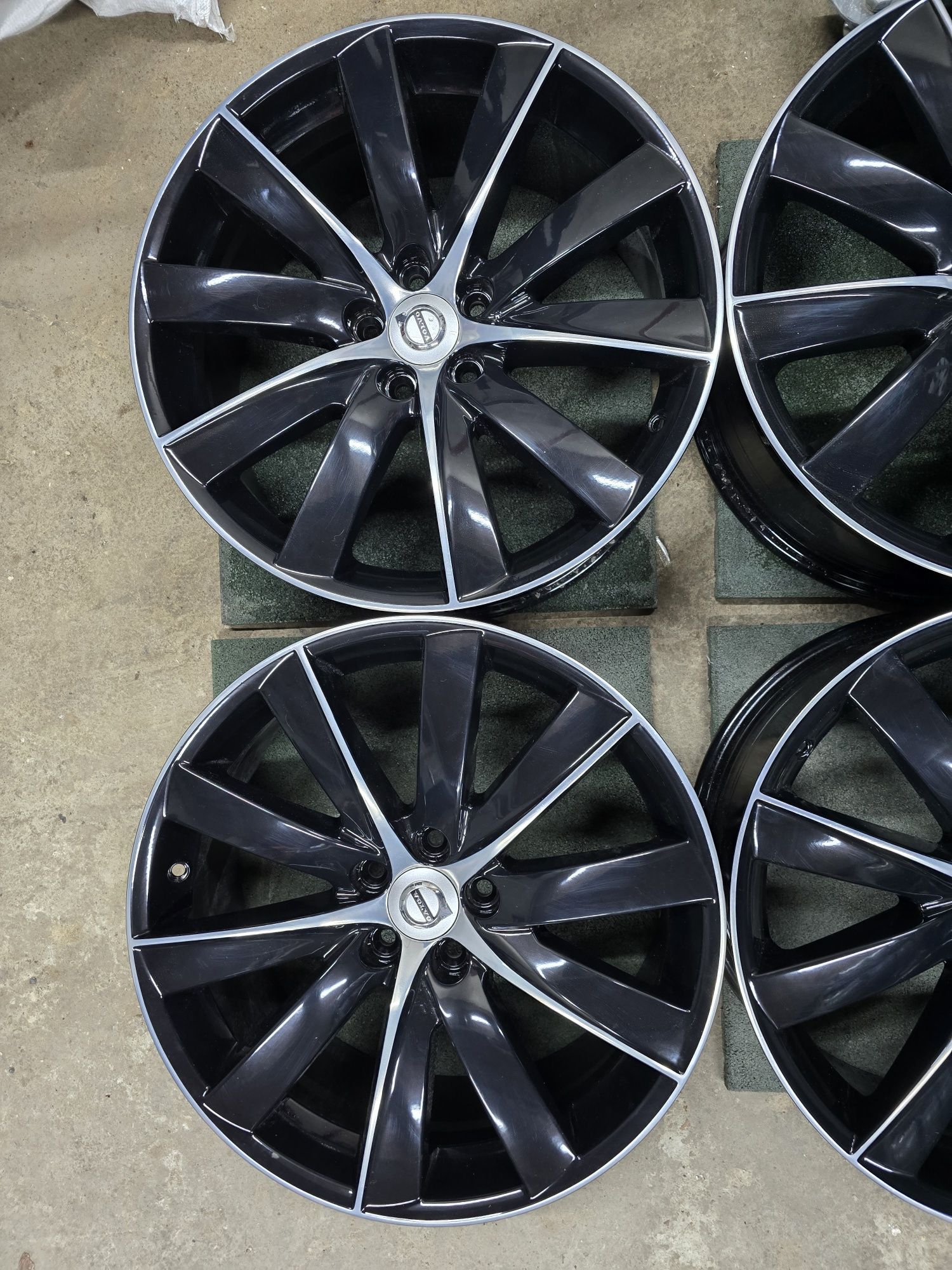 Felgi VOLVO R-Desing XC 90 L XC70 XC60 S60 S90 5x108 R19 ET42.5 63.3