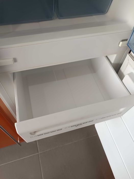 Frigorífico combinado de encastre AEG