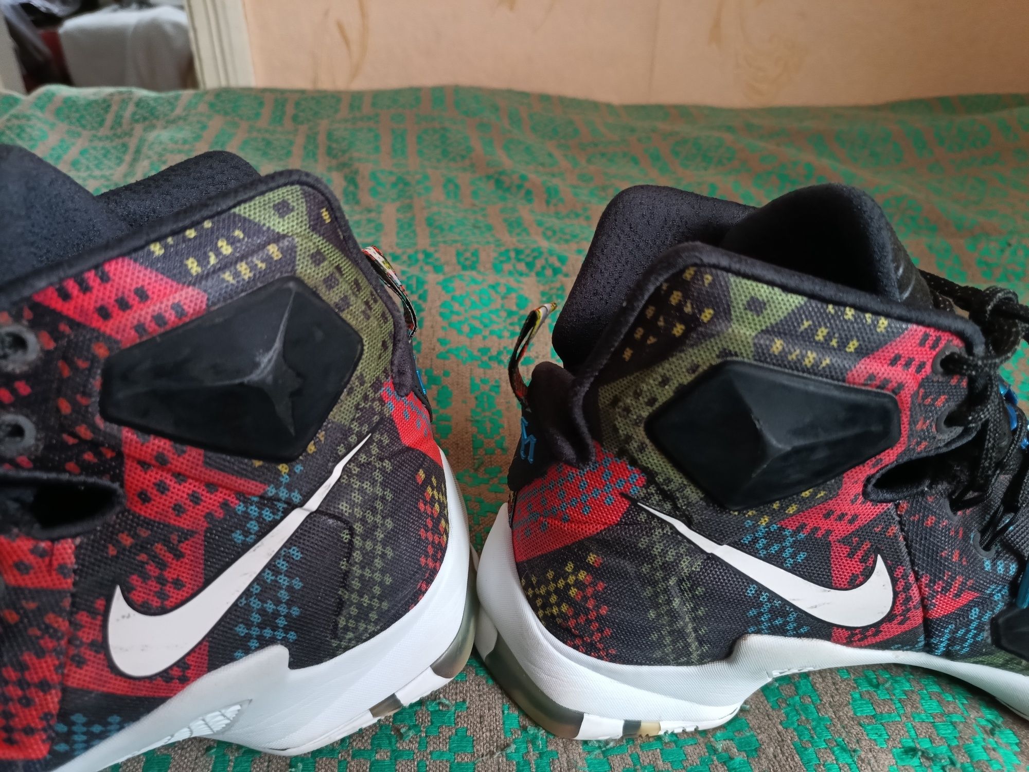 Кросівки Nike LeBron XIII BHM
