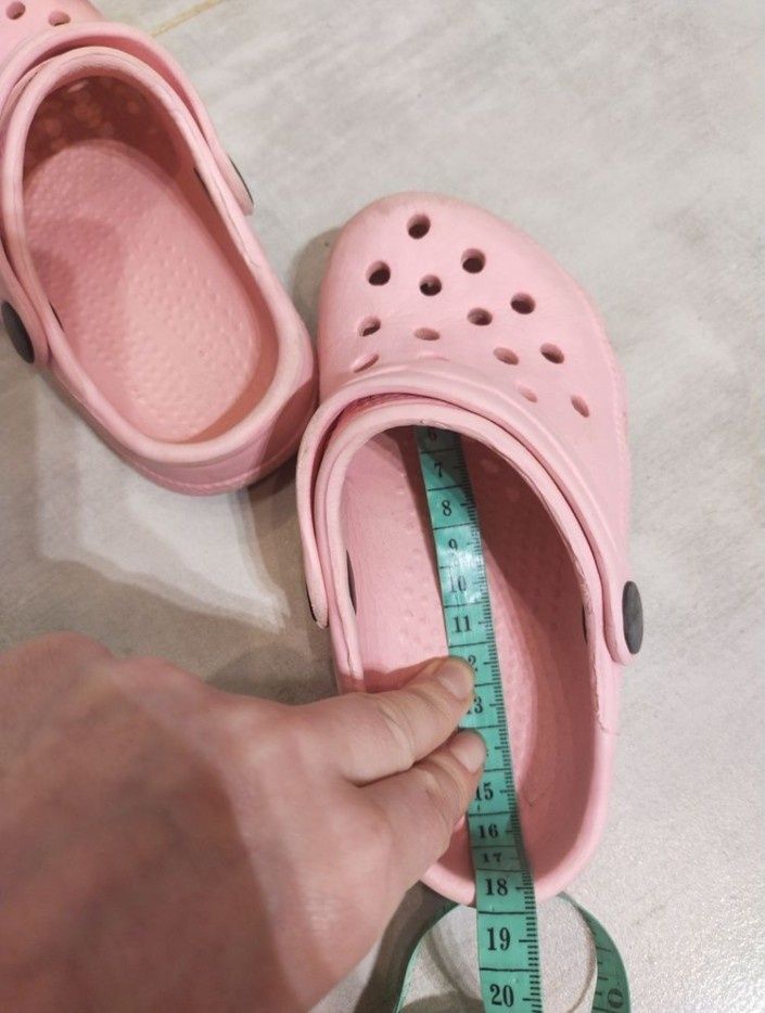 Взуття тапочки крокси мокасини черевички на дівчинку 24 25 розмір