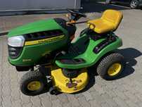 Traktorek John Deere D100