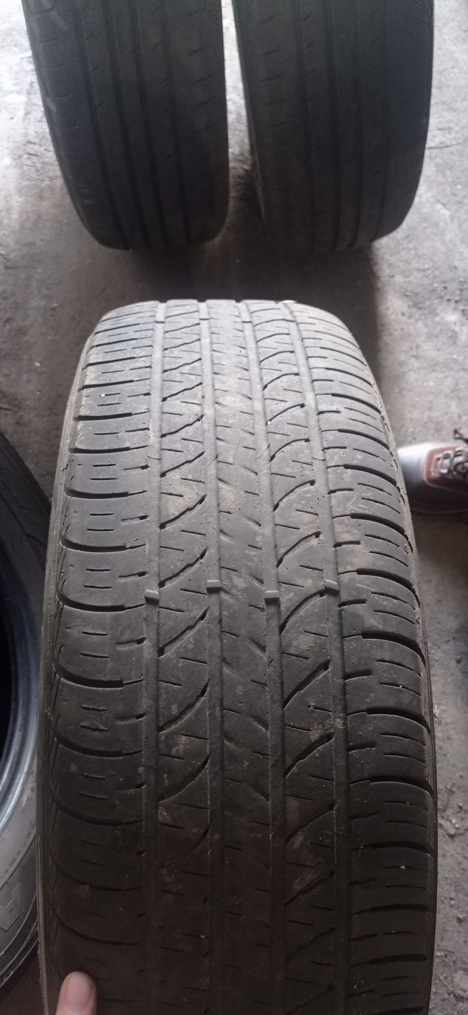 Продам шини 225/65R17