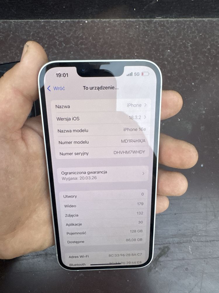 Iphone 16e jak nowy/pudelko